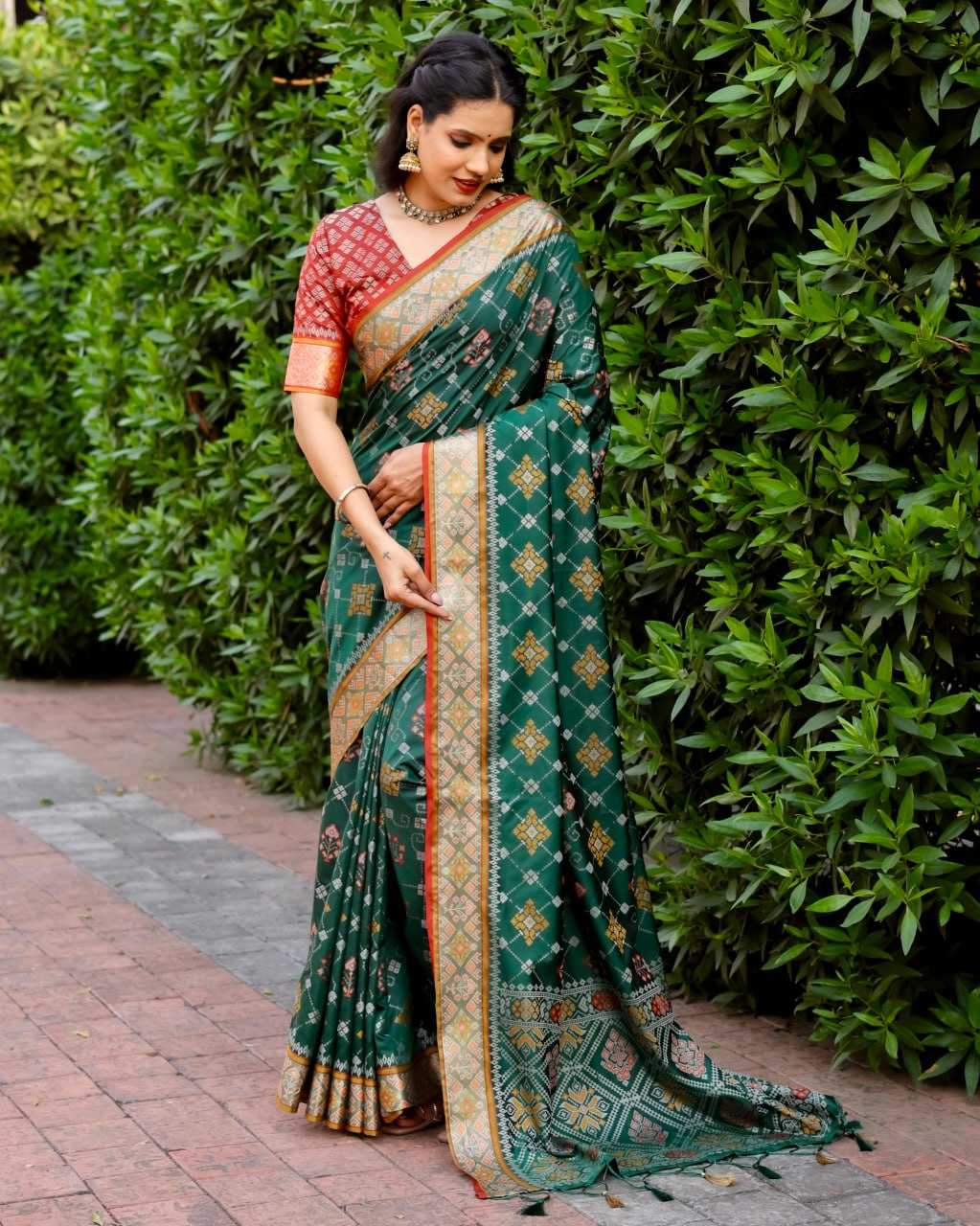 YNF HANDLOOM SILK MTC LAYWATI SILK SAREES WHOLESALE HANDLOOM PATOLA IKAT SAREES MANUFACTURER